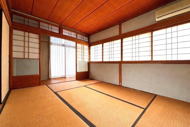 Spacious 9DK RC House for Sale in Daito City, Osaka - Thumbnail 2