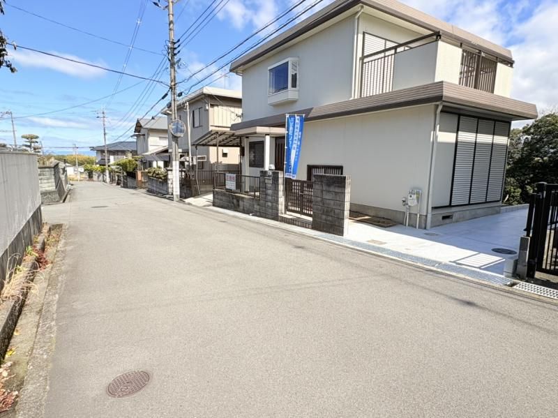 Renovated 4LDK House with Pond View in Sennan City, Osaka - Thumbnail 2