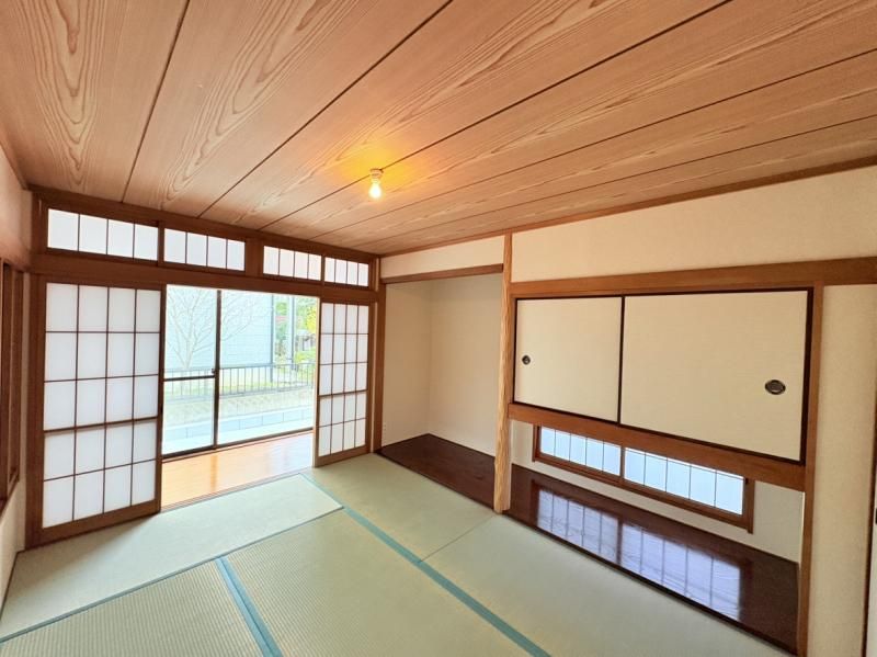 Renovated 4LDK House with Pond View in Sennan City, Osaka - Thumbnail 4