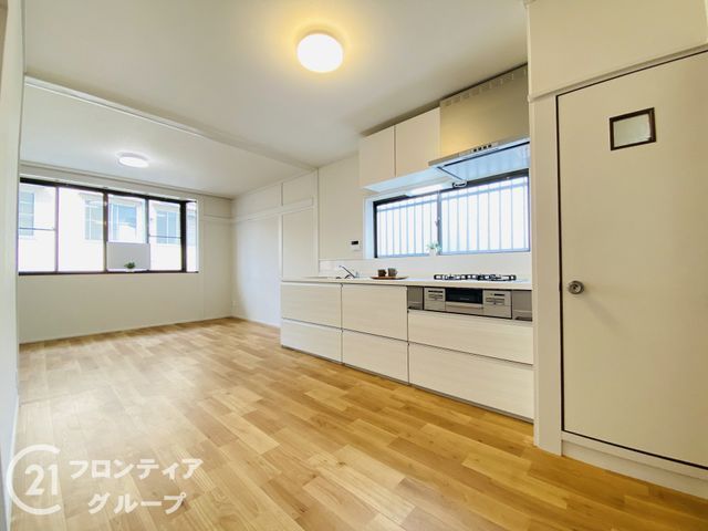 Classic 3LDK House for Sale in Joto Ward, Osaka - Thumbnail 3
