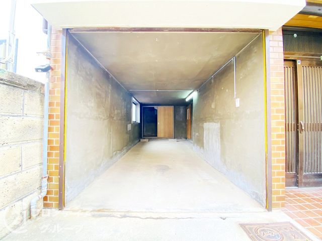 Classic 3LDK House for Sale in Joto Ward, Osaka - Thumbnail 2