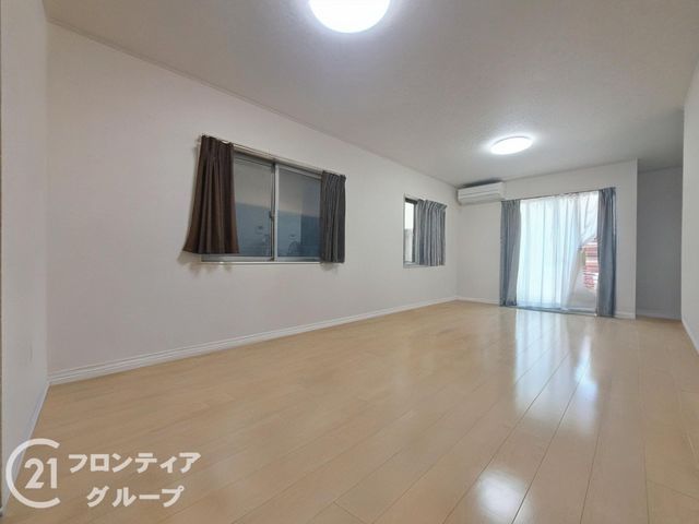 4LDK House with 2 Parking Spaces near Tsuda Station, Hirakata - Thumbnail 3