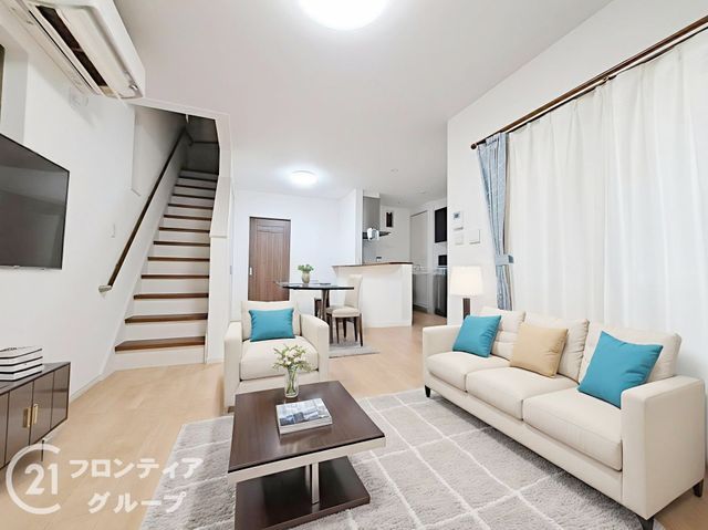 Modern 3LDK House Near Takayasushi Station, Yao City - Thumbnail 2
