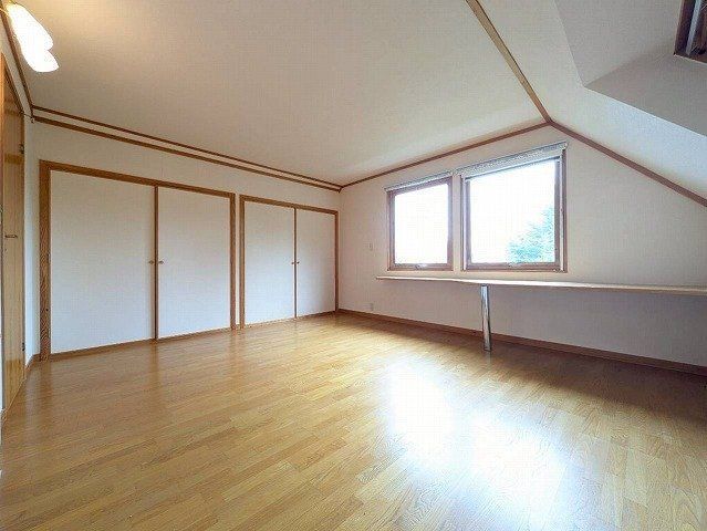 Swedish-Style 5LDK House on Large Corner Lot in Tōbetsu, Hokkaido - Thumbnail 4