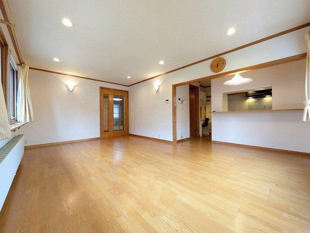 Swedish-Style 5LDK House on Large Corner Lot in Tōbetsu, Hokkaido - Thumbnail 3