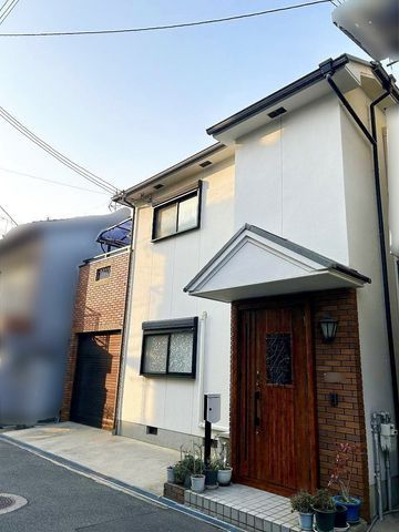 4-Bedroom Detached House for Sale in Higashiosaka, Osaka - Thumbnail 2
