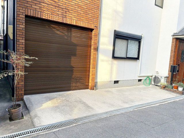 4-Bedroom Detached House for Sale in Higashiosaka, Osaka - Thumbnail 3