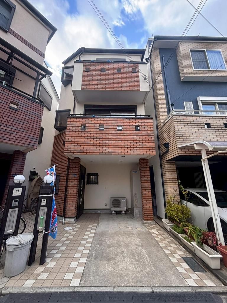 3LDK House with Roof Terrace for Sale in Moriguchi, Osaka - Image 1