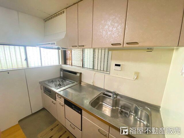 4DK House in Toyonaka, Osaka – 110 sqm, 3 Stories - Thumbnail 4
