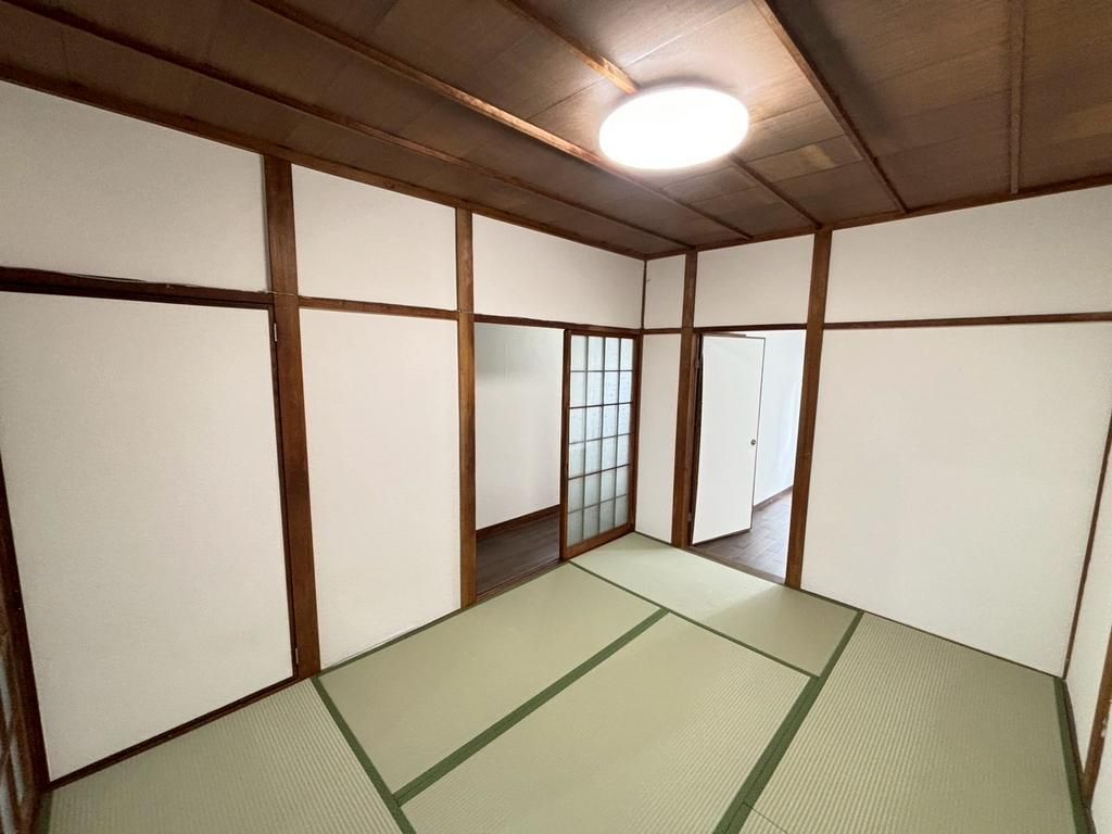 Renovated 5LDK House for Sale Near Hatsushiba Station, Sakai - Thumbnail 2