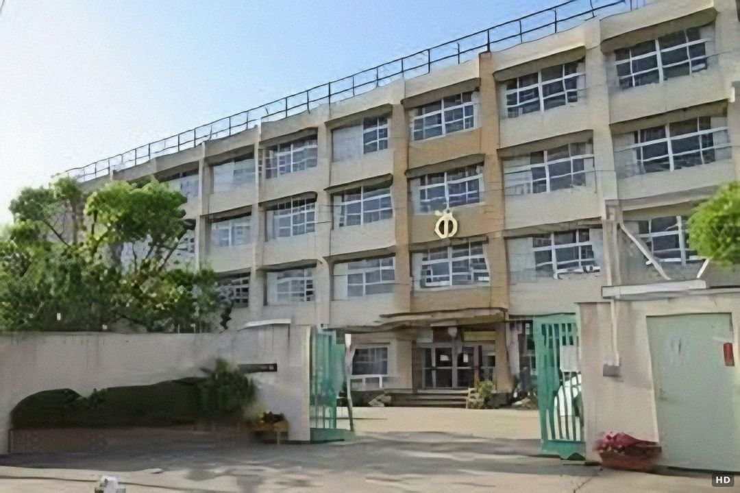 5LDK Family Home for Sale in Higashi-Osaka, Osaka - Thumbnail 2