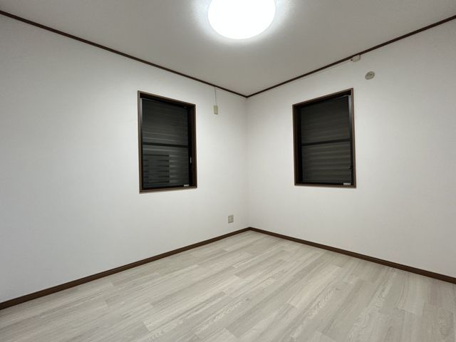 Renovated 4DK House for Sale in Kobe Nada-ku, Hyogo - Thumbnail 2