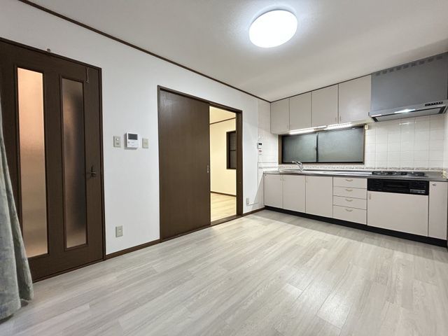 Renovated 4DK House for Sale in Kobe Nada-ku, Hyogo - Thumbnail 3