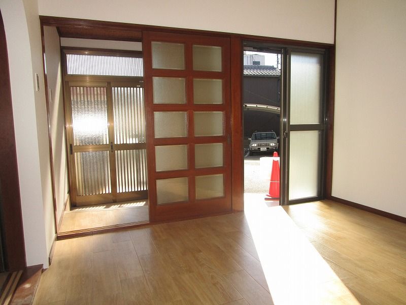 Renovated 5LDK House for Sale in Ikuno Ward, Osaka - Thumbnail 4