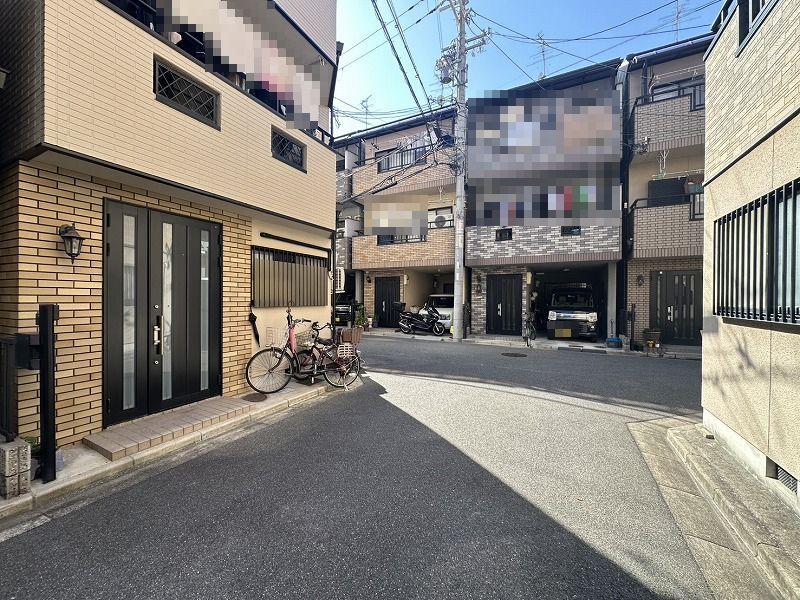 4LDK Steel-Frame House for Sale in Higashiosaka, Osaka - Thumbnail 2