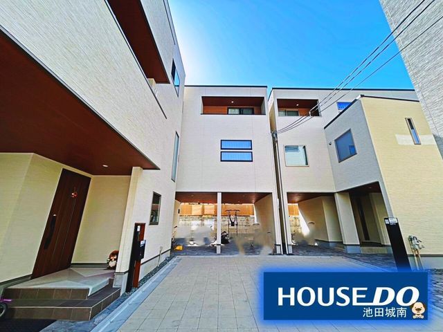 Modern 3-Story Wooden House for Sale in Ikeda, Osaka - Thumbnail 2