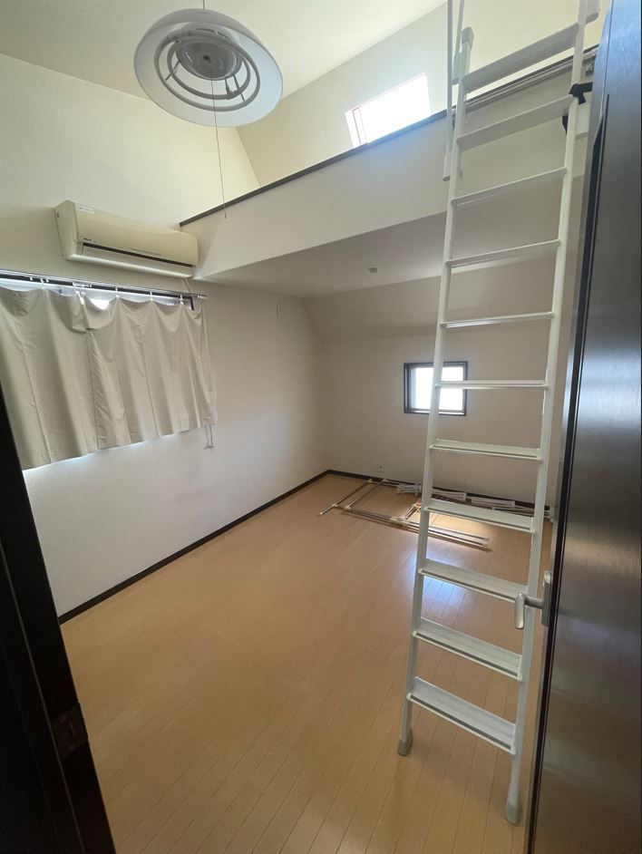 4LDK Detached House in Toyonaka City, Osaka for Sale - Thumbnail 3