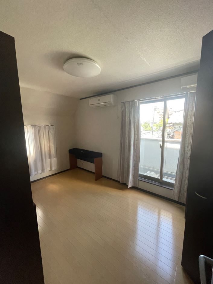 4LDK Detached House in Toyonaka City, Osaka for Sale - Thumbnail 2