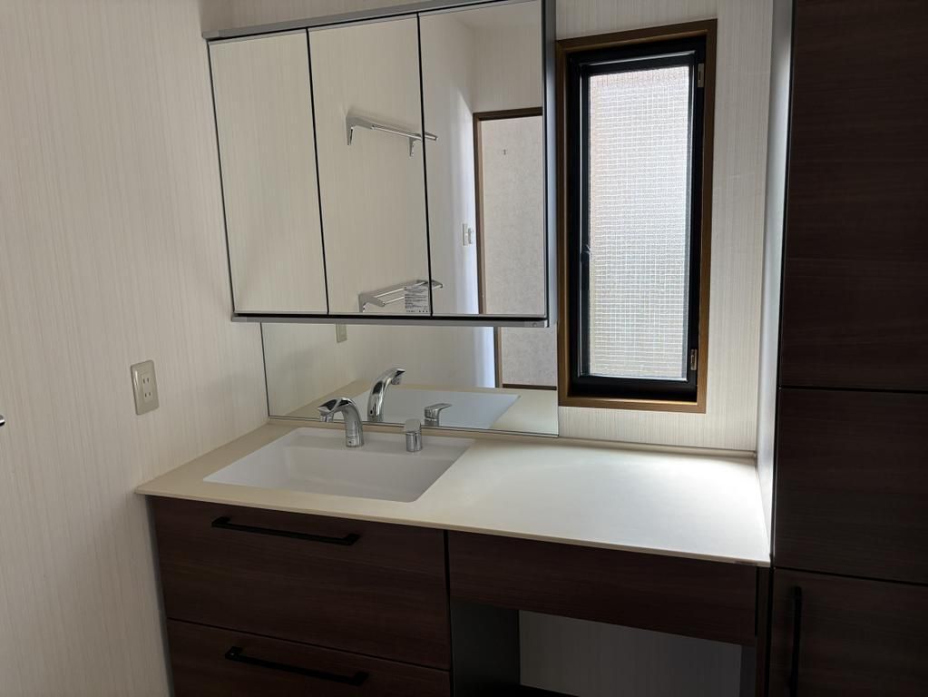 2LDK Detached House with Sunroom and Parking for 3 Cars in Kashihara - Thumbnail 4