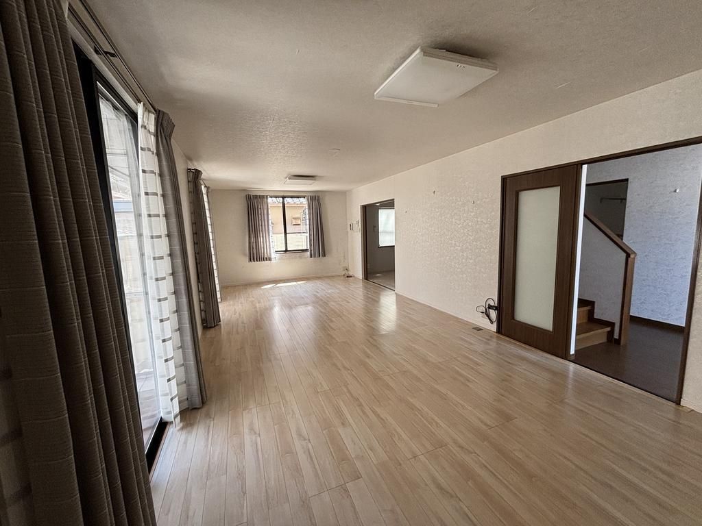 2LDK Detached House with Sunroom and Parking for 3 Cars in Kashihara - Thumbnail 2