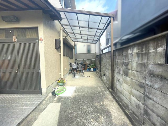 5DK House for Sale in Kuzuha, Hirakata, Osaka - 102.78 sqm - Thumbnail 2