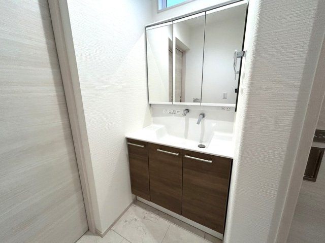 Modern 4SLDK House with Skip-Floor Design in Echizen City, Fukui - Thumbnail 2