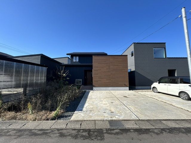 Modern 4SLDK House with Skip-Floor Design in Echizen City, Fukui - Image 1
