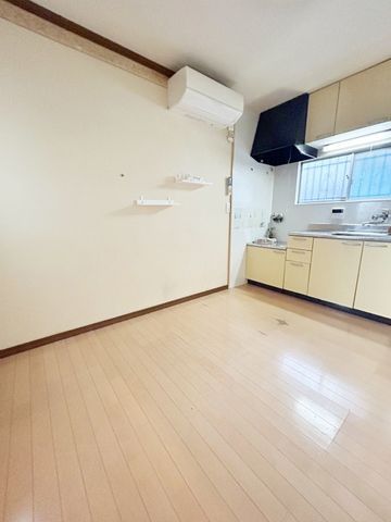 3DK Detached House for Sale in Tsurumi-ku, Osaka - Thumbnail 2