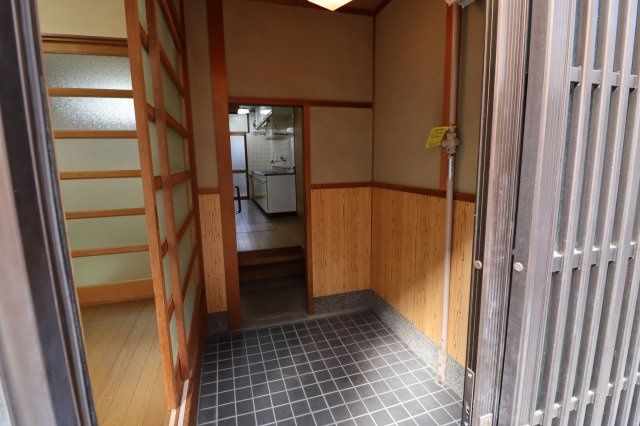 1931 Machiya for Sale in Kyoto's Kamigyo Ward - Renovated 6K House - Thumbnail 2