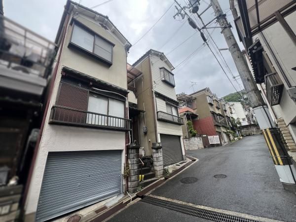 Renovated 3DK Detached House for Sale in Higashi-Osaka, Osaka - Thumbnail 2