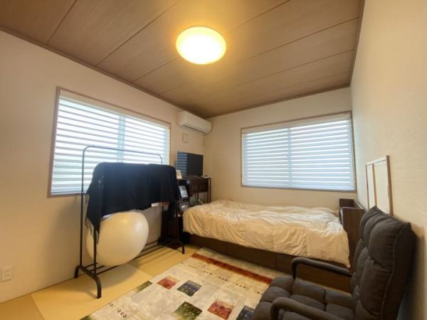 Modern 5LDK House in Hannan City, Osaka with Solar Power - Thumbnail 4