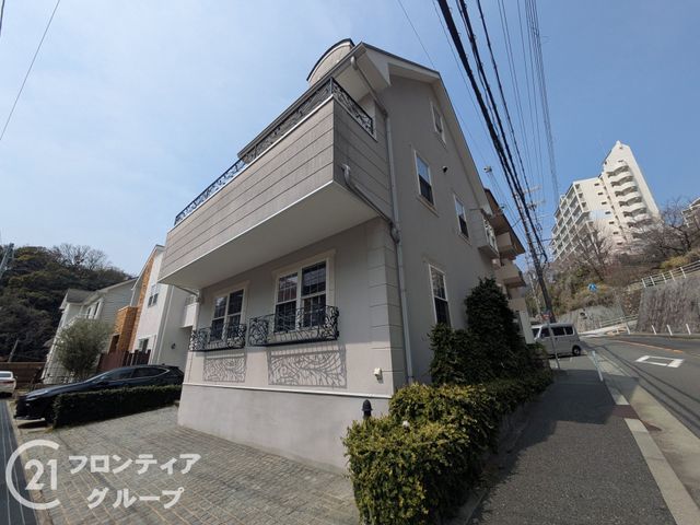 Modern 3SLDK House for Sale in Kobe's Rokko District - Thumbnail 2