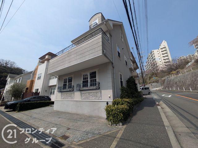 Modern 3SLDK House for Sale in Kobe's Rokko District - Thumbnail 3