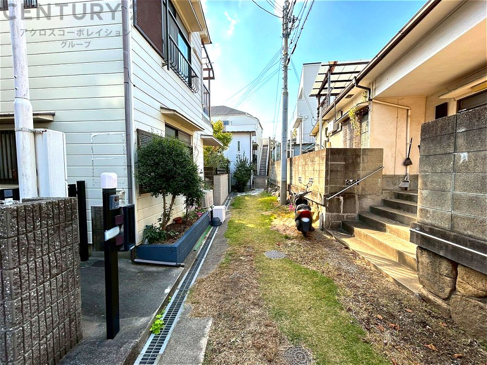 Renovated 3DK House near Oji Koen Station, Kobe - Thumbnail 2