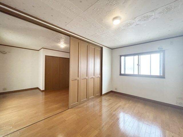 4LDK House with Garage for Sale in Moriguchi, Osaka - Thumbnail 3
