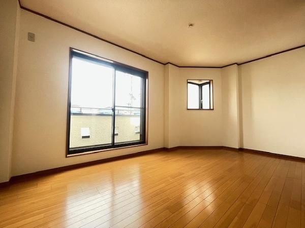 Renovated 3LDK Steel House with Roof Balcony in Moriguchi, Osaka - Thumbnail 3