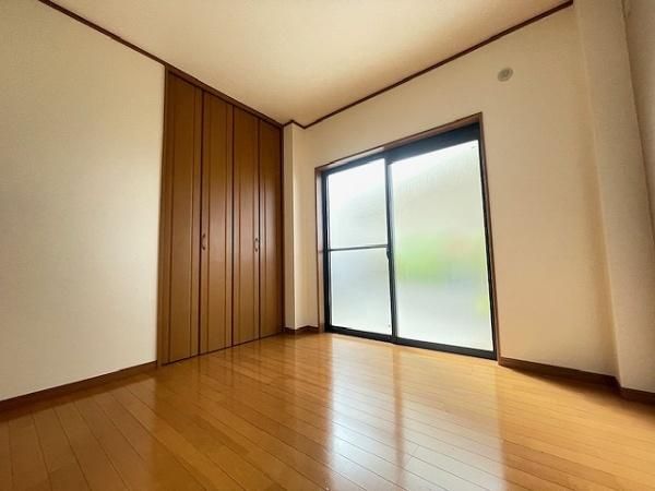 Renovated 3LDK Steel House with Roof Balcony in Moriguchi, Osaka - Thumbnail 2