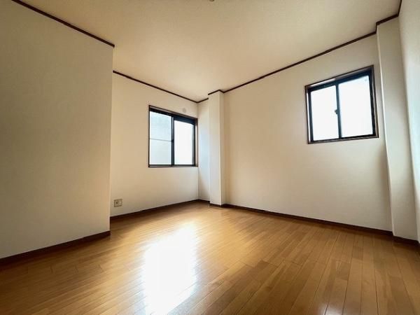 Renovated 3LDK Steel House with Roof Balcony in Moriguchi, Osaka - Thumbnail 4