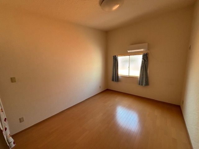 Shop & Residence for Sale Near Hyotan-yama Station, Higashiosaka - Image 1
