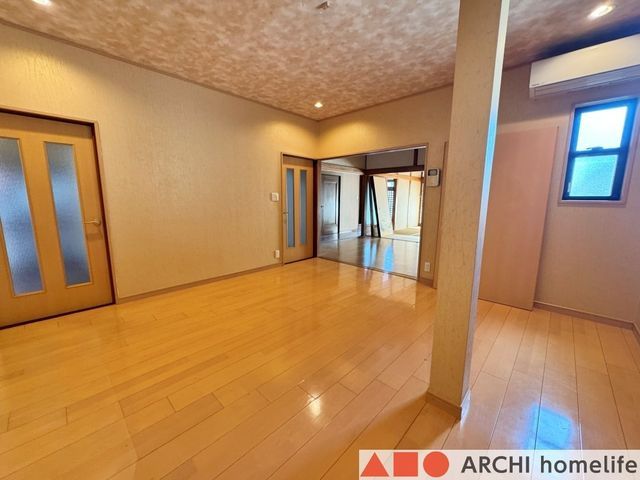 7LDK Renovated Family House with Large Garden in Himeji - Thumbnail 3