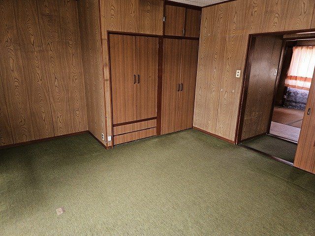 5LDK House for Sale in Himeji with Large Garden and Parking - Thumbnail 4