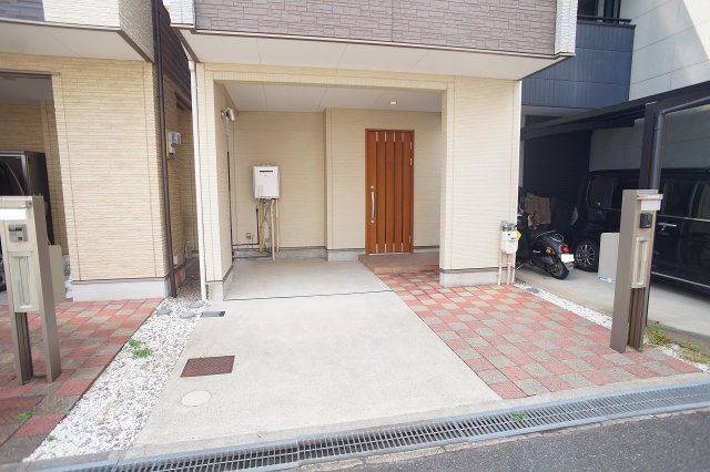 Renovated 4LDK House near Kawahanaen Station, Higashiosaka - Thumbnail 2
