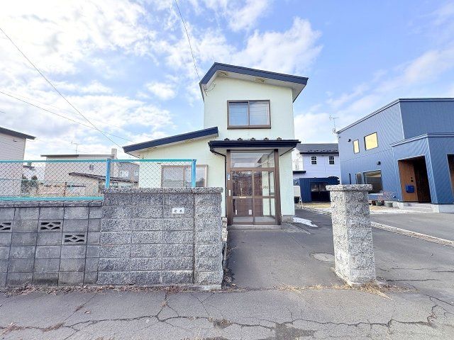 4LDK House for Sale with Large Garden in Tomakomai, Hokkaido - Thumbnail 2