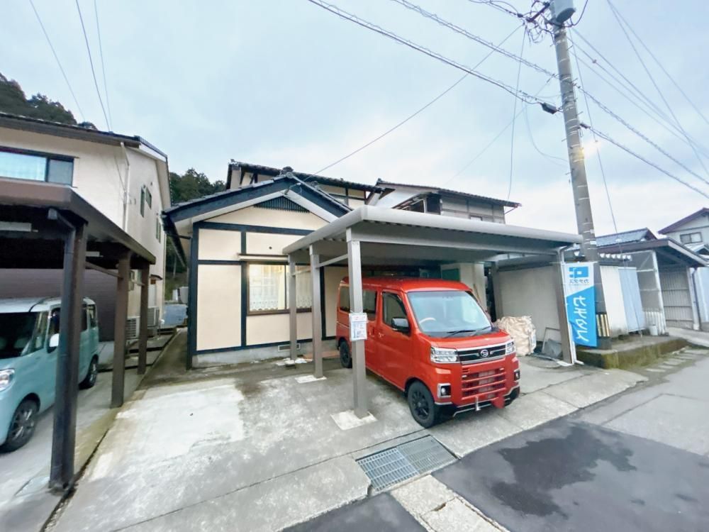 Renovated 3SLDK House with Carport near Eiheijiguchi Station - Image 1