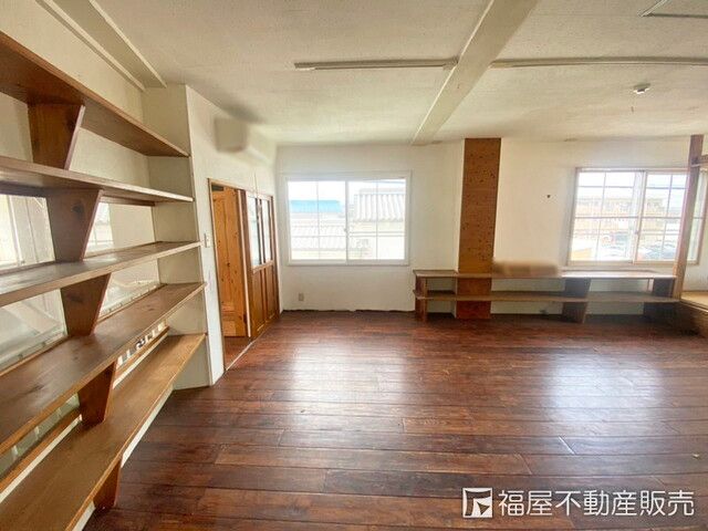 3-Storey Steel-Framed House with Roof Balcony for Sale in Sakai - Thumbnail 4