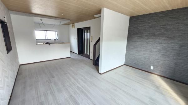 Renovated 4-Bedroom House for Sale in Daito City, Osaka - Thumbnail 3