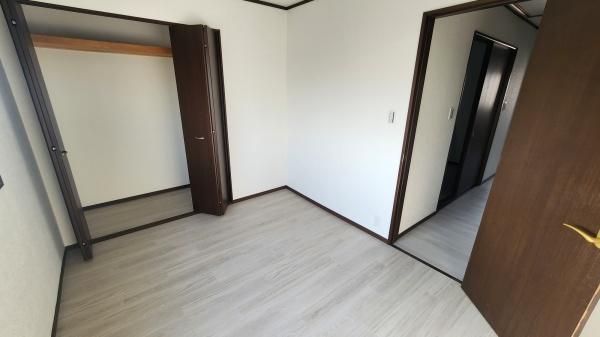 Renovated 4-Bedroom House for Sale in Daito City, Osaka - Thumbnail 4