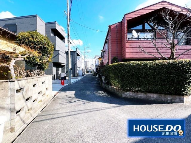 5LDK Detached House for Sale in Ikeda, Osaka - Near Ishibashi-Handaibyoin-mae Station - Thumbnail 3