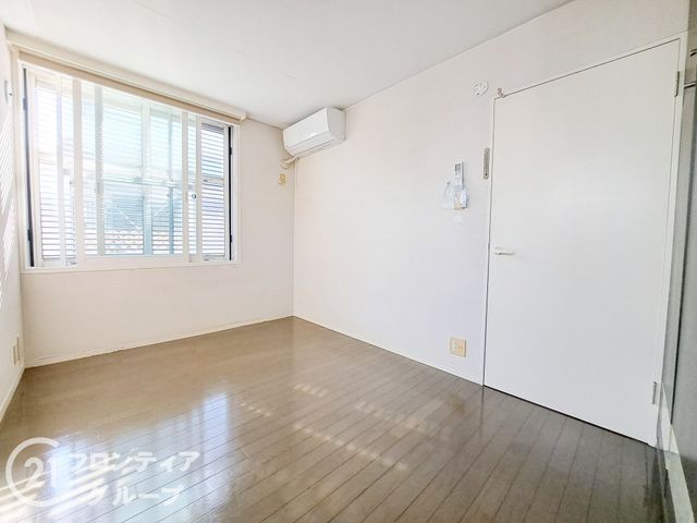 4LDK Detached House for Sale in Katano, Osaka | Corner Lot - Thumbnail 4