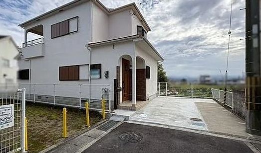 Fully Renovated 4LDK House in Iwade City, Wakayama - Thumbnail 2